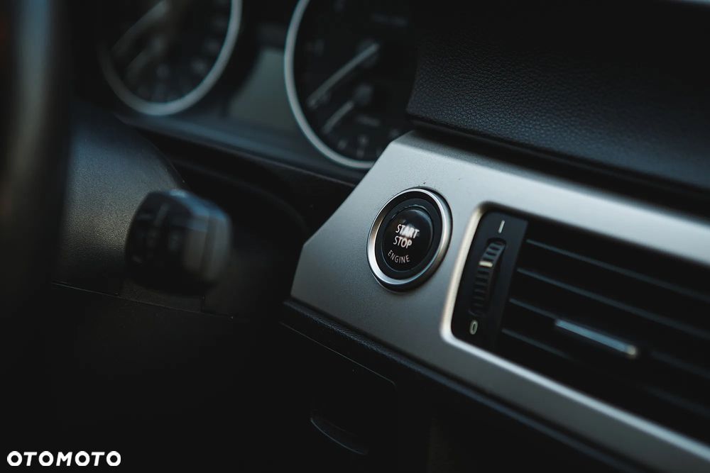 BMW Seria 3 318i - 27