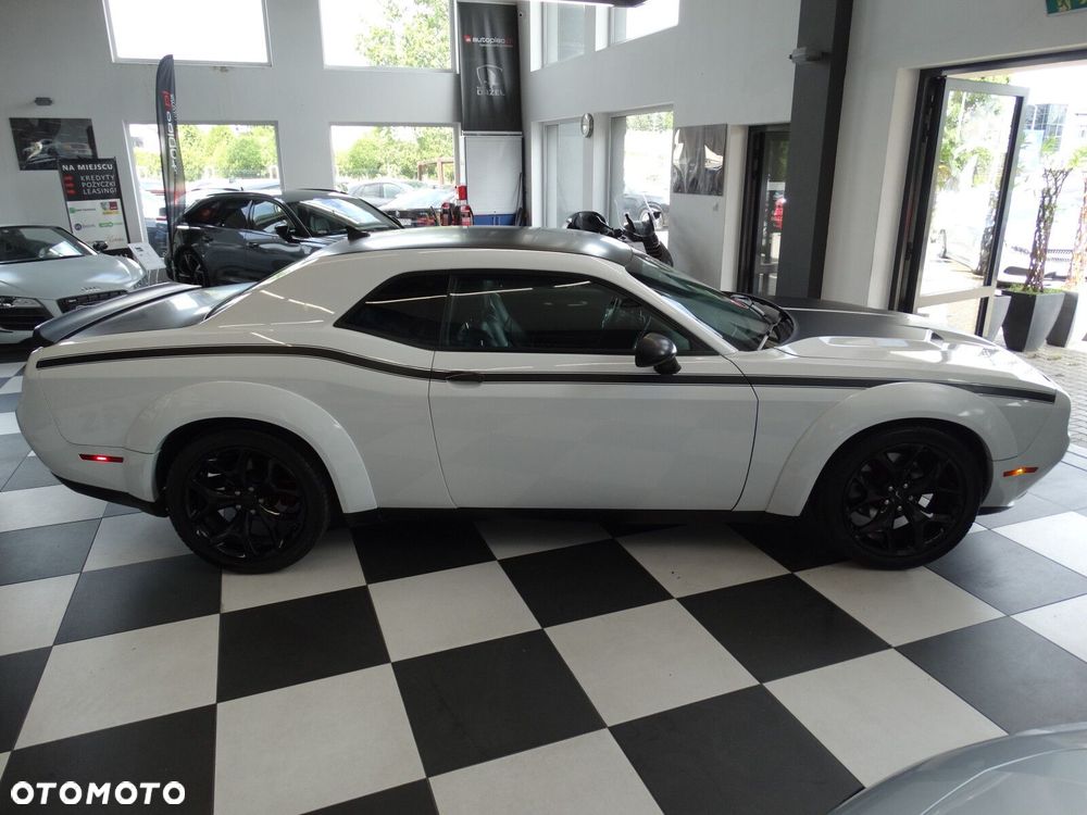 Dodge Challenger - 4