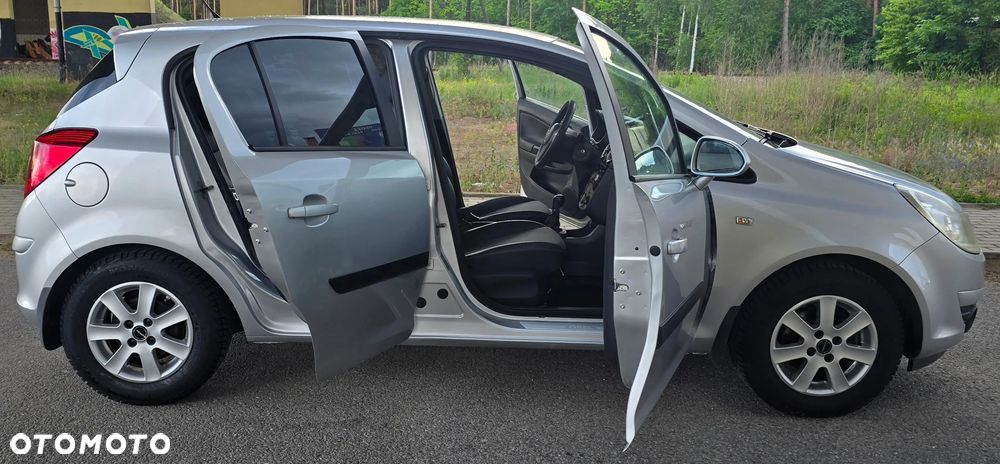 Opel Corsa 1.4 16V Cosmo - 12