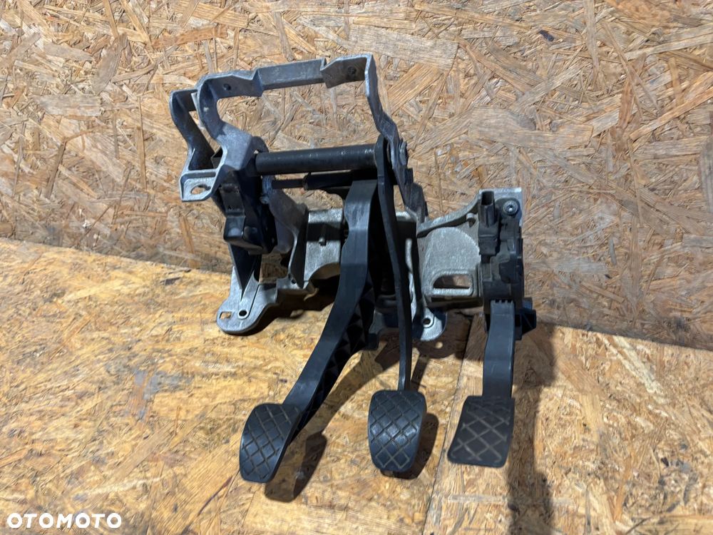 AUDI Q5 Mocowanie stelaż pedałów 8K2721117 - 3