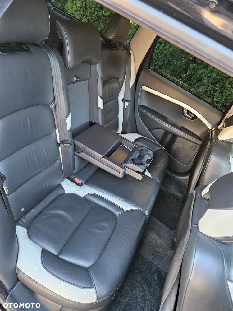 Volvo V70 2.0T R-Design - 13