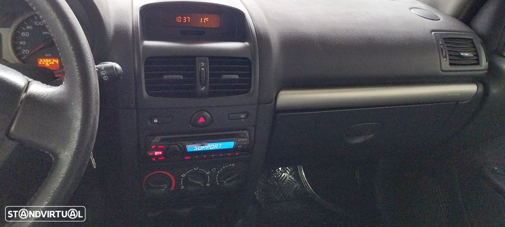 Renault Clio 1.5 dCi Authentique - 8