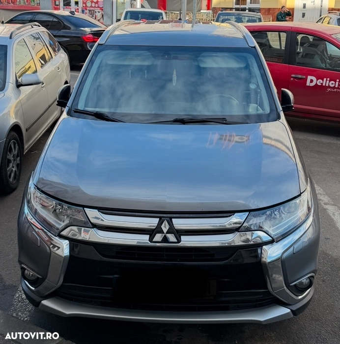 Mitsubishi Outlander - 2