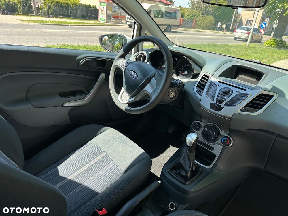 Ford Fiesta 1.25 Celebration - 17