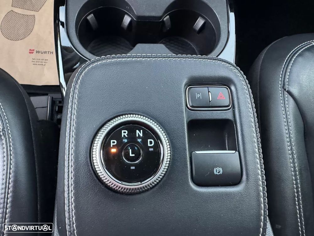 Ford Mustang Mach-E 75.7 kWh Premium AWD - 37