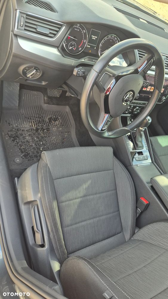 Skoda Superb 2.0 TDI Ambition DSG - 25