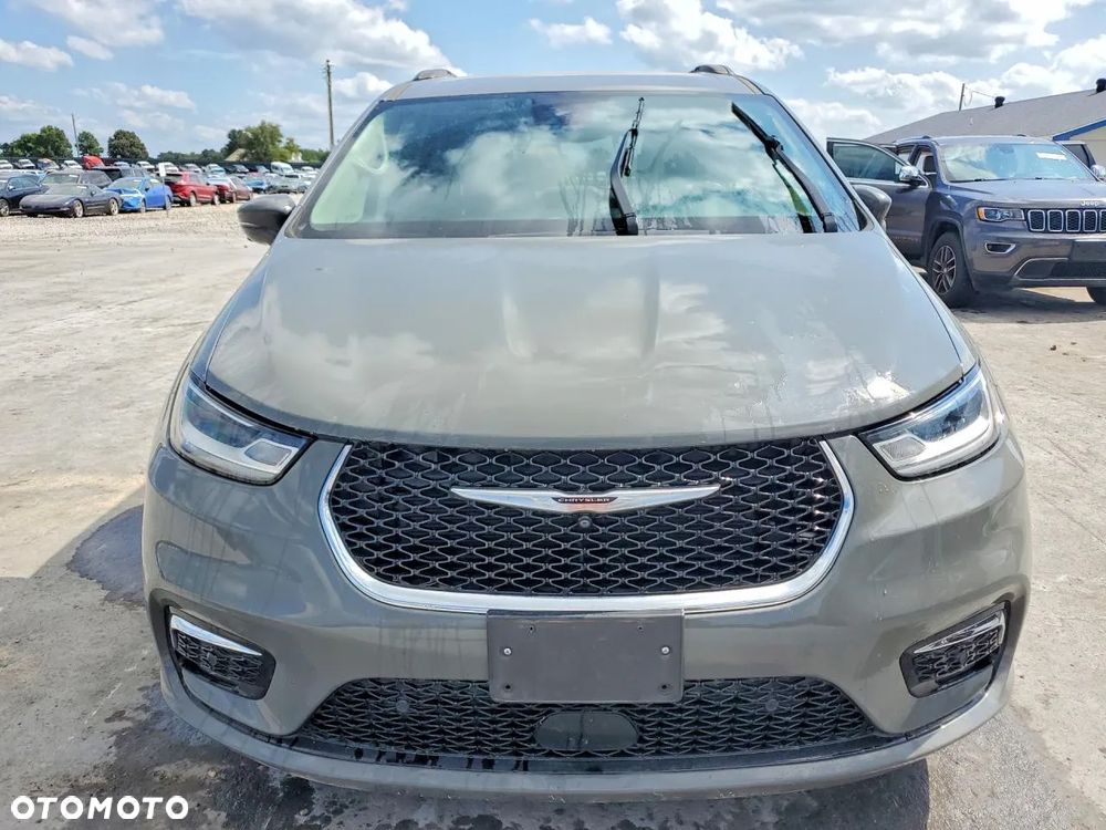 Chrysler Pacifica - 5