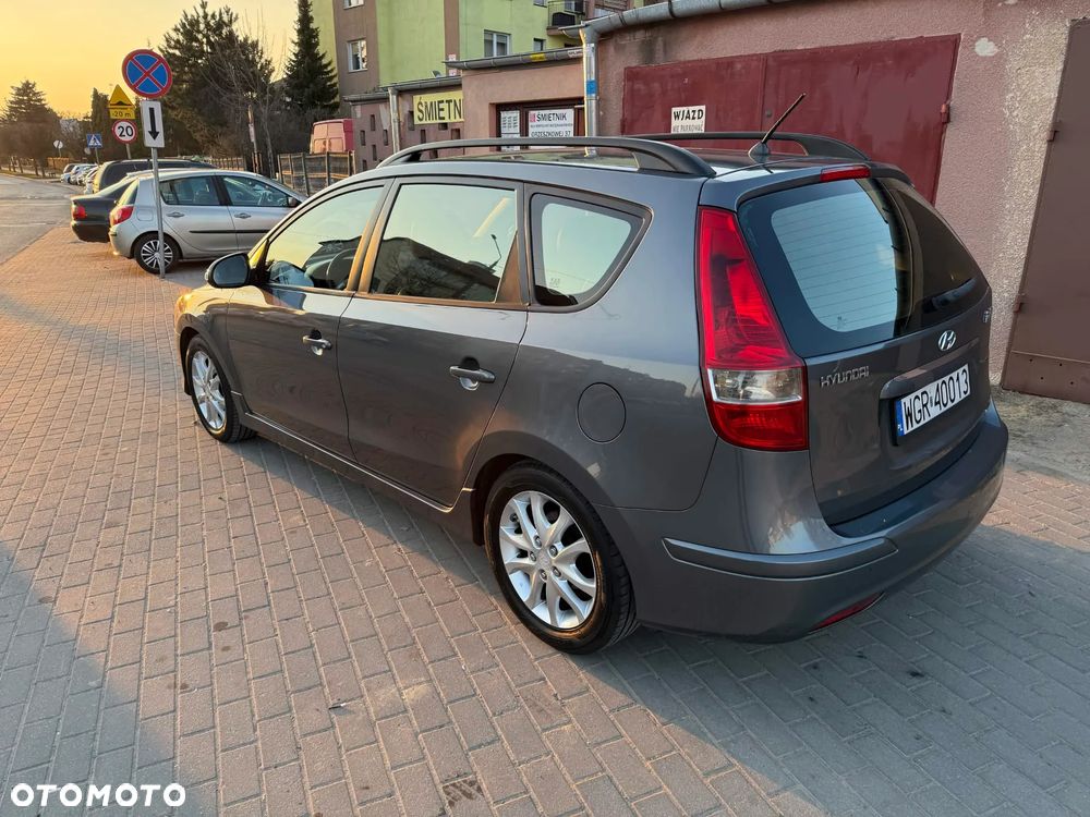 Hyundai i30 i30cw 1.6 CRDi FIFA WM Edition - 4