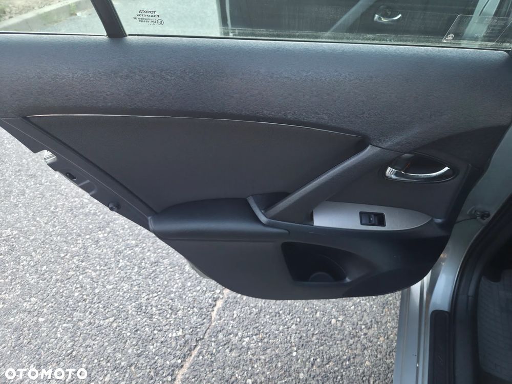 Toyota Avensis 1.8 Active - 13