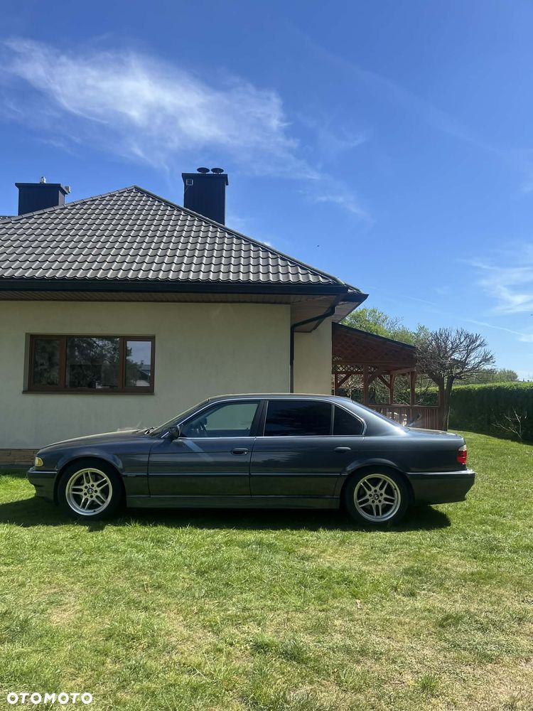 BMW Seria 7 740iL - 3