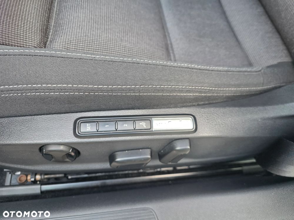 Volkswagen Passat - 19