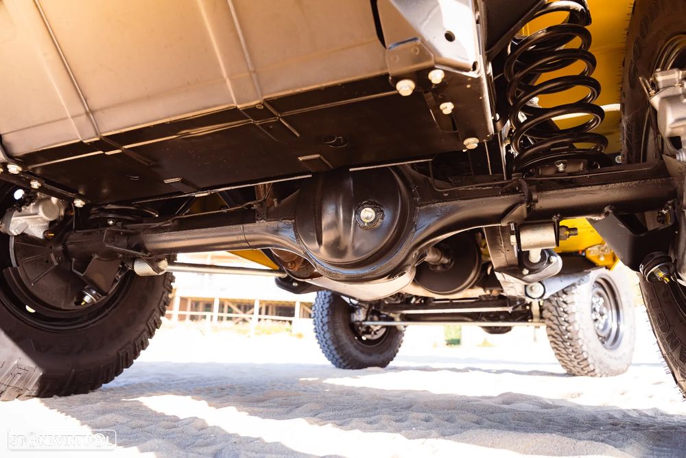 Land Rover Defender 90 SW 2.4 CRD S - 18