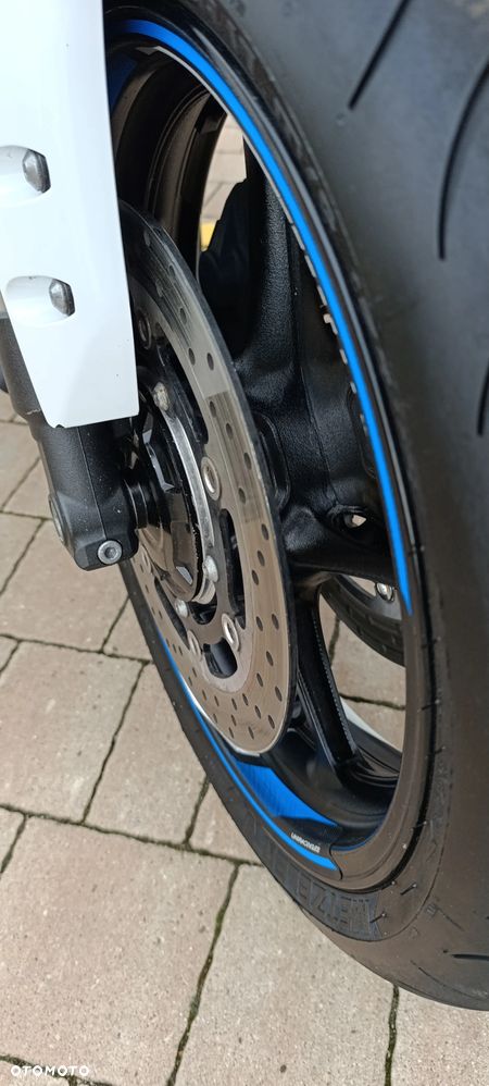 Yamaha FZ8 - 17