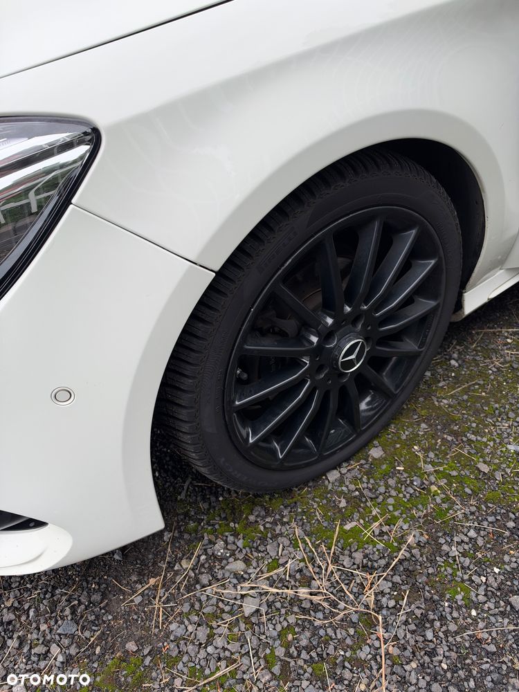 Mercedes-Benz CLA 200 7G-DCT AMG Line - 22