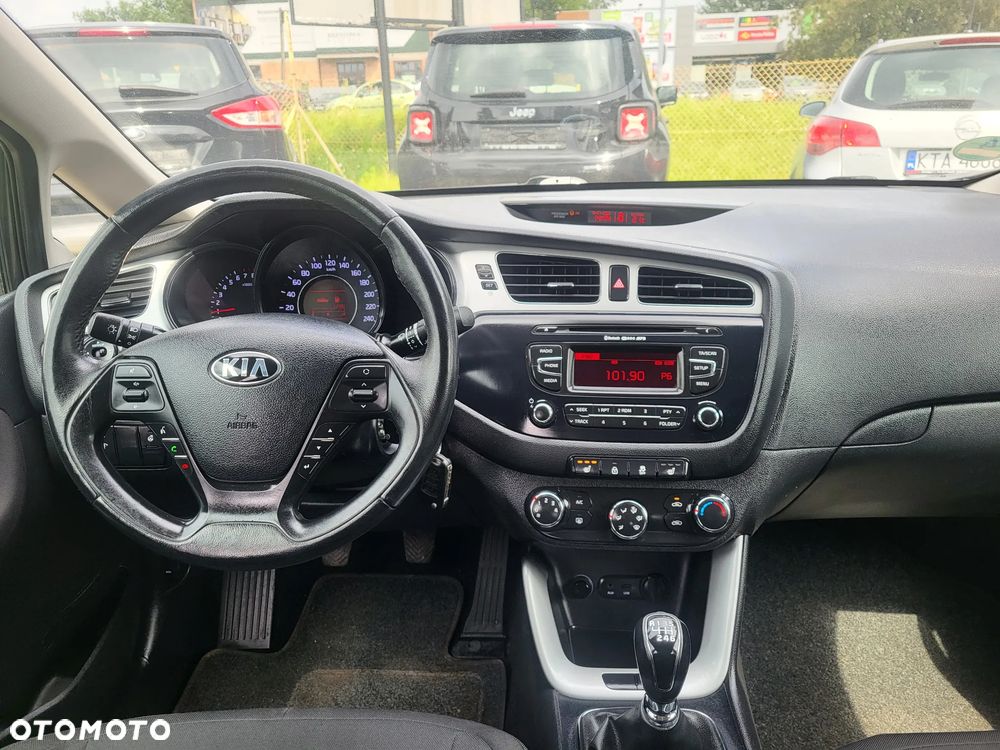 Kia Ceed 1.4 CVVT Dream-Team Edition - 16