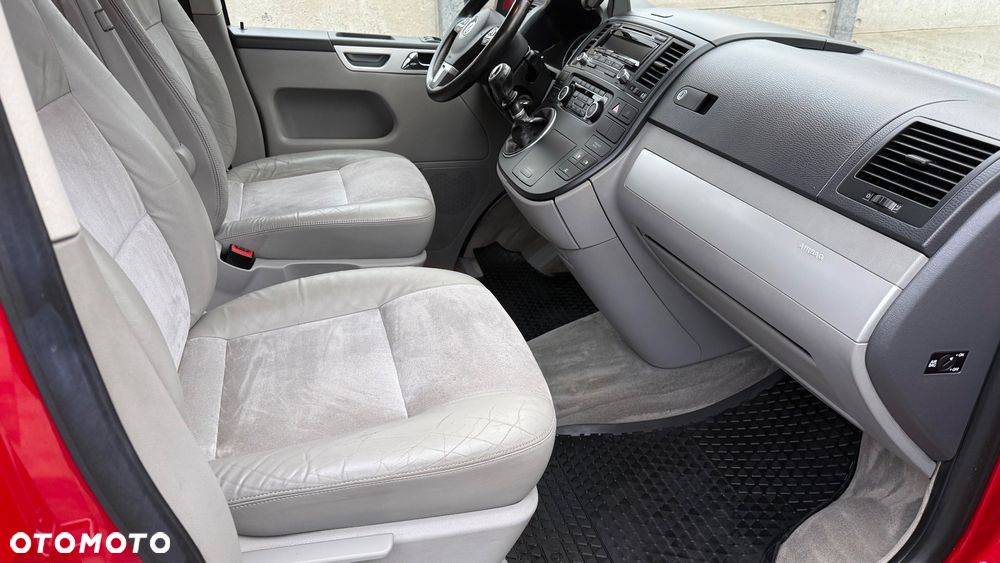 Volkswagen Multivan - 17