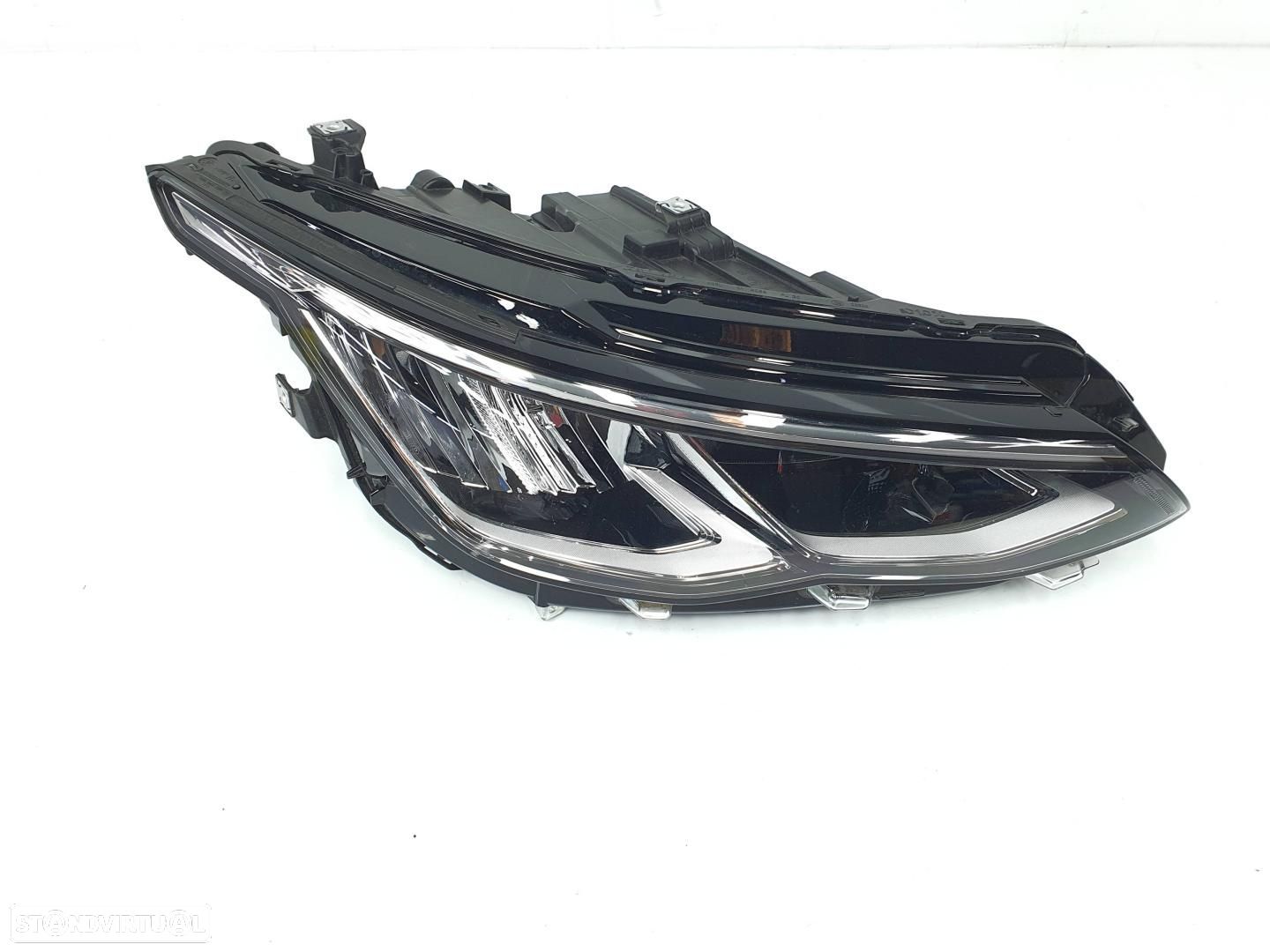 FAROL DIREITO VOLKSWAGEN GOLF VIII BERLINA CD1 - 1