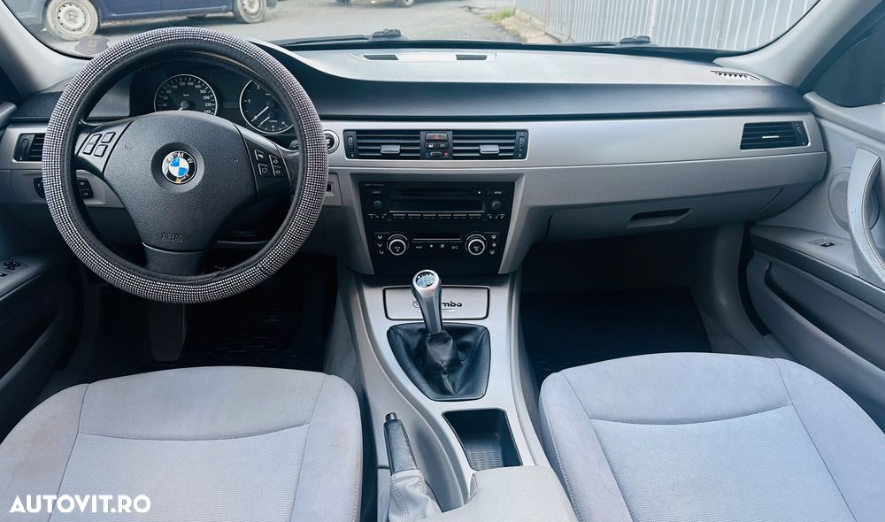 BMW Seria 3 318d Touring - 9