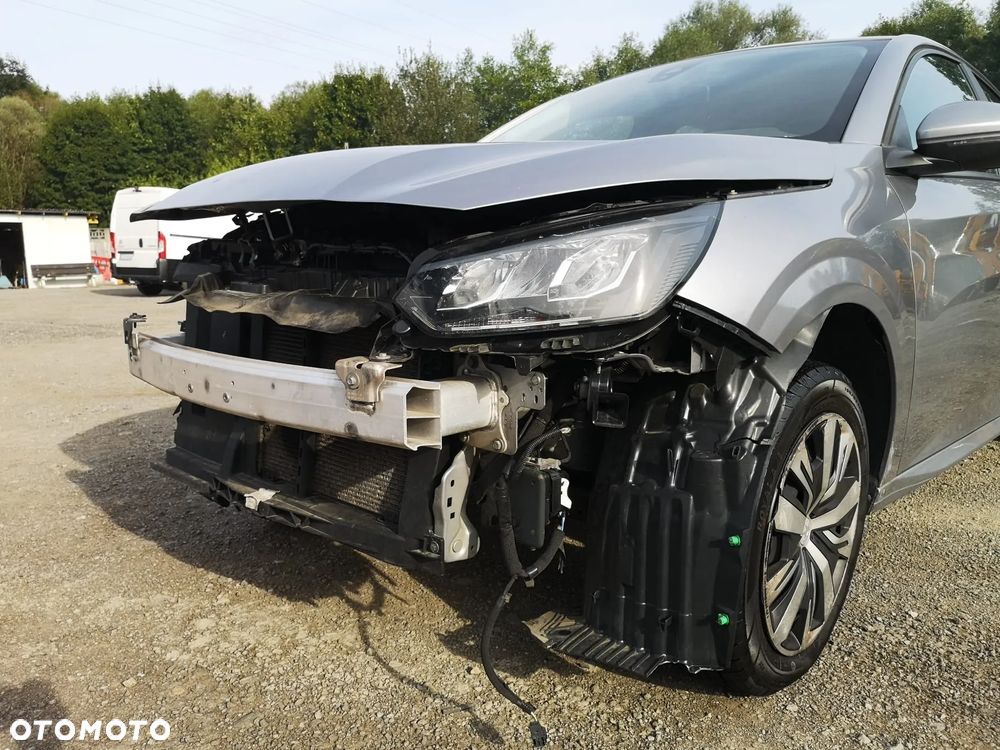 Peugeot 208 - 24
