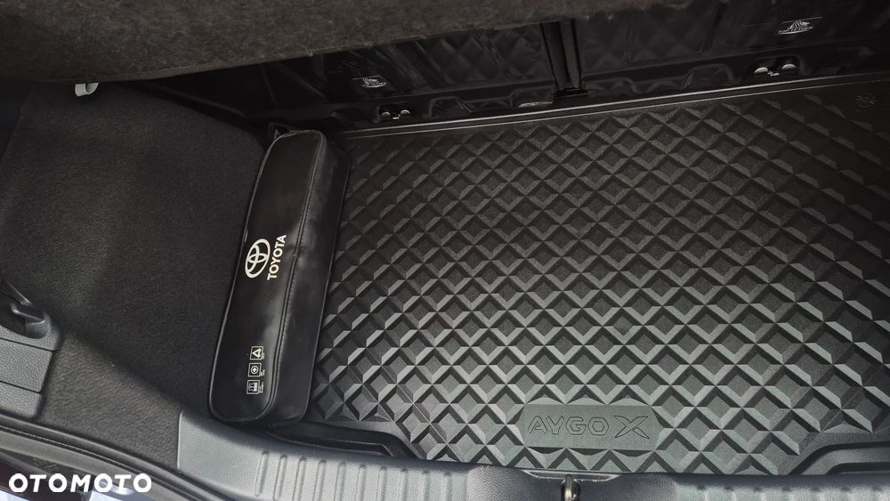 Toyota Aygo X Business Edition - 18