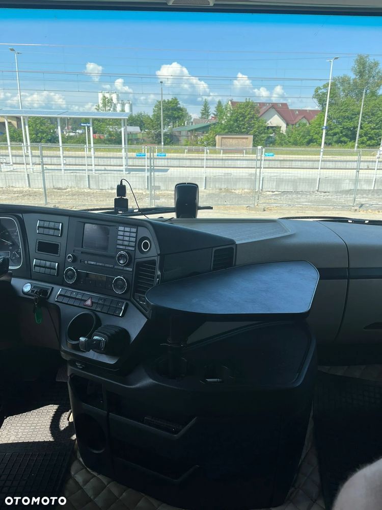 Mercedes-Benz ACTROS - 8