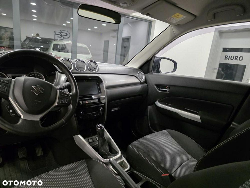 Suzuki Vitara 1.6 Comfort 2WD - 12