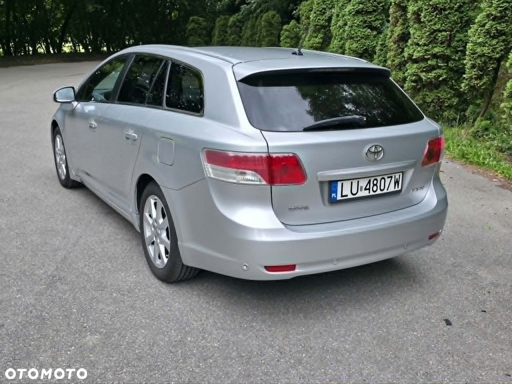 Toyota Avensis 1.8 Premium EU5 - 17