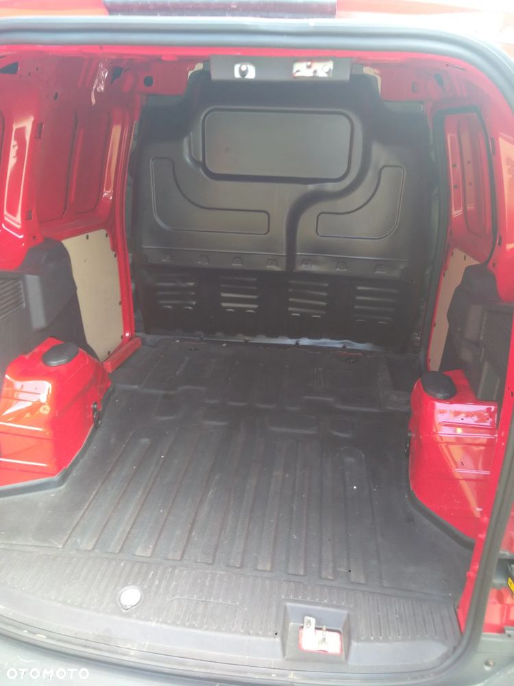 Ford Transit Courier - 17