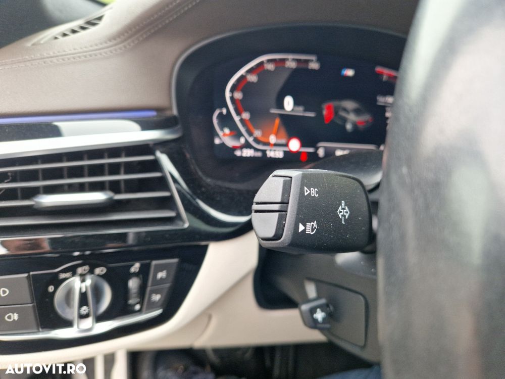 BMW Seria 5 540i xDrive AT - 38