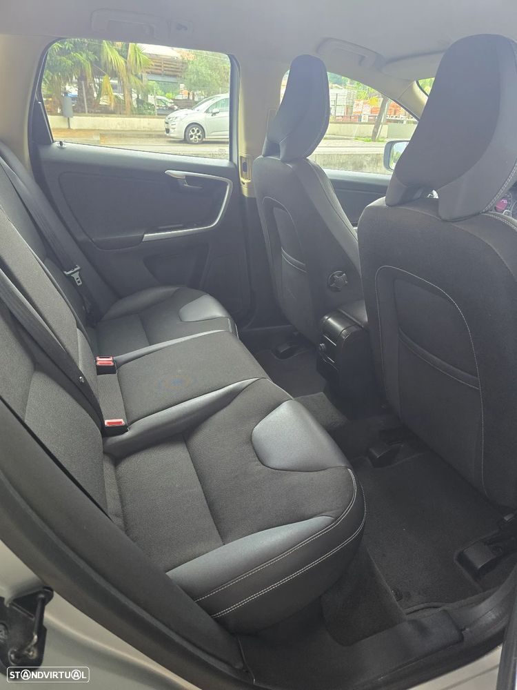 Volvo XC 60 2.4 D Geartronic - 11