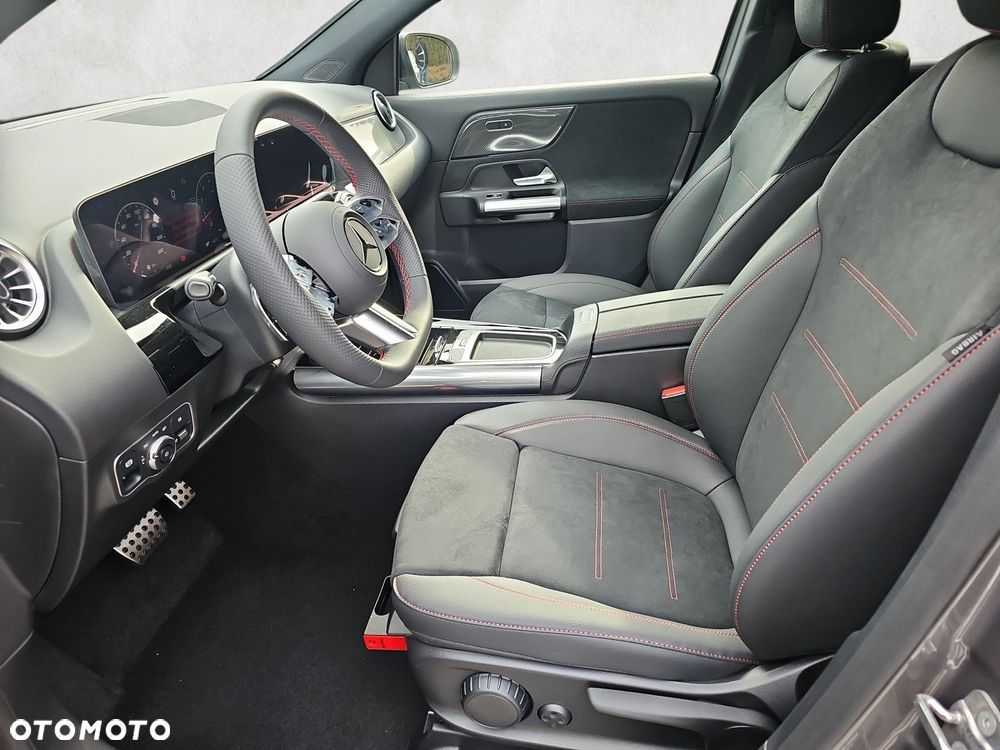 Mercedes-Benz GLA - 11