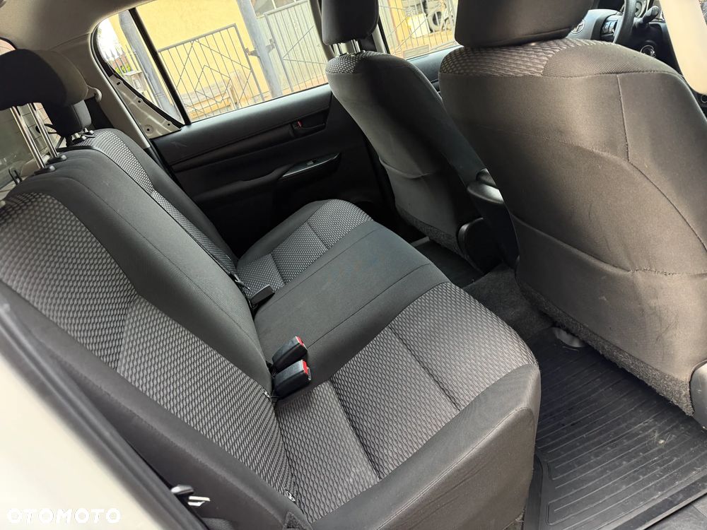 Toyota Hilux 2.4 D-4D Double Cab DLX 4x4 - 29