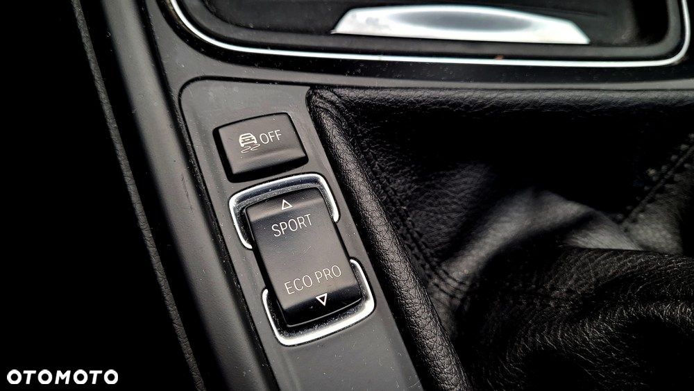 BMW Seria 3 320d Sport Line - 30