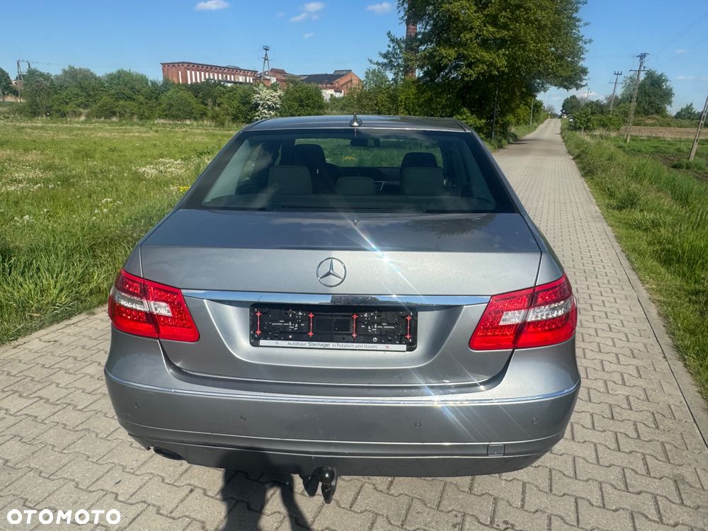 Mercedes-Benz Klasa E 250 BlueEFFICIENCY 7G-TRONIC Elegance - 6