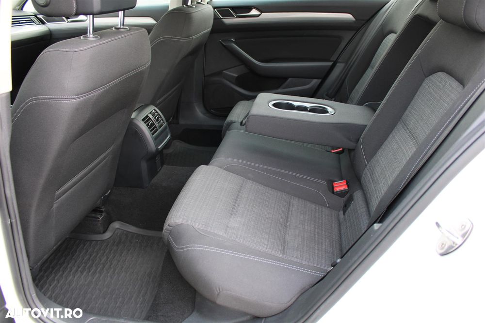 Volkswagen Passat 1.5 TSI ACT DSG Comfortline - 13
