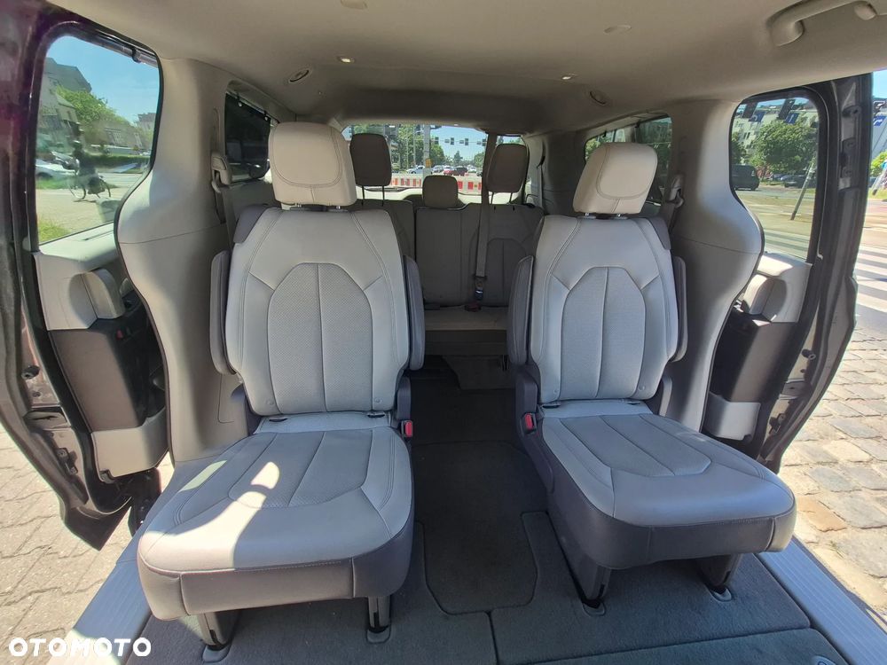 Chrysler Pacifica - 14