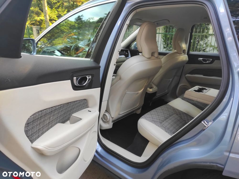 Volvo XC 60 B4 D AWD Momentum Pro - 10