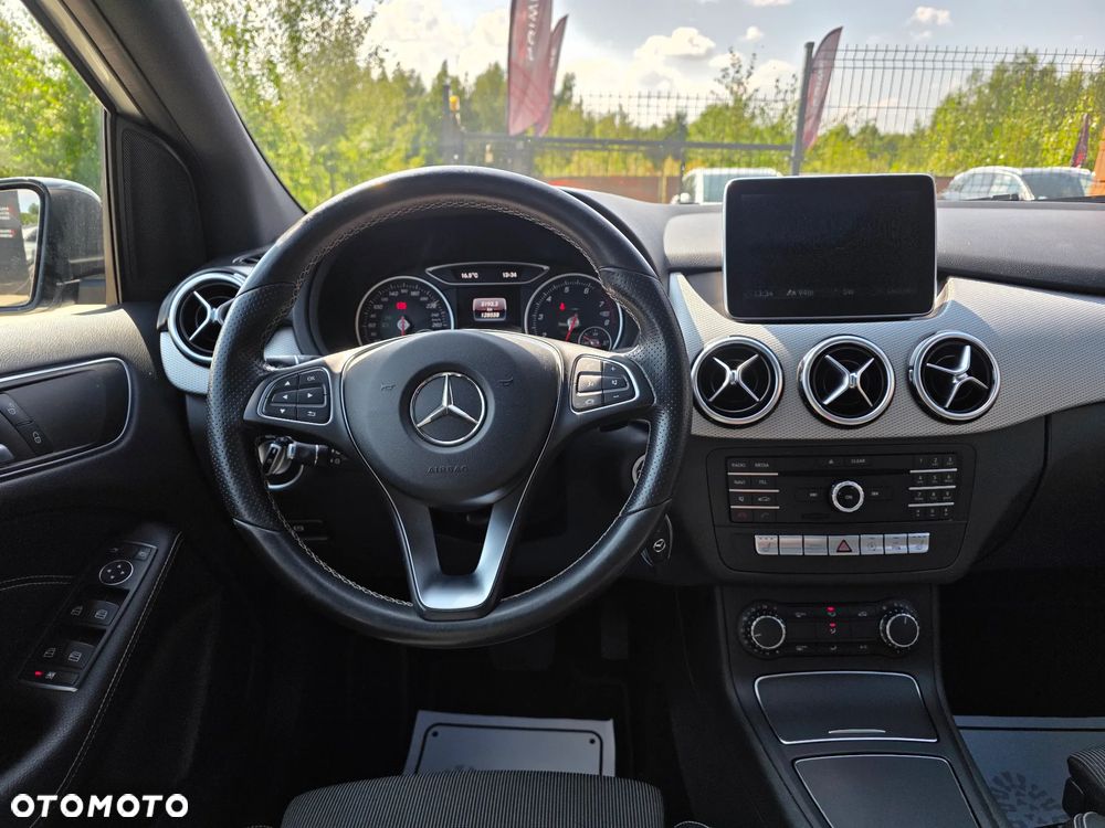 Mercedes-Benz Klasa B 180 7G-DCT Urban - 23