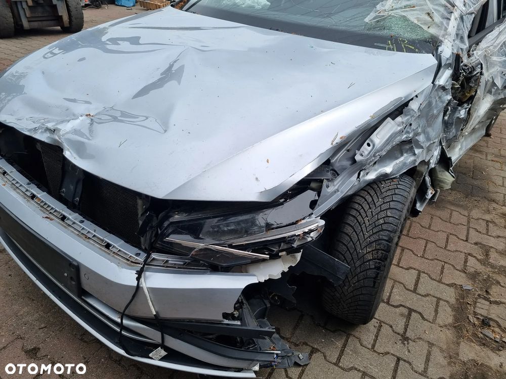 Volkswagen Passat Variant 2.0 TDI (BlueMotion Technology) Highline - 11