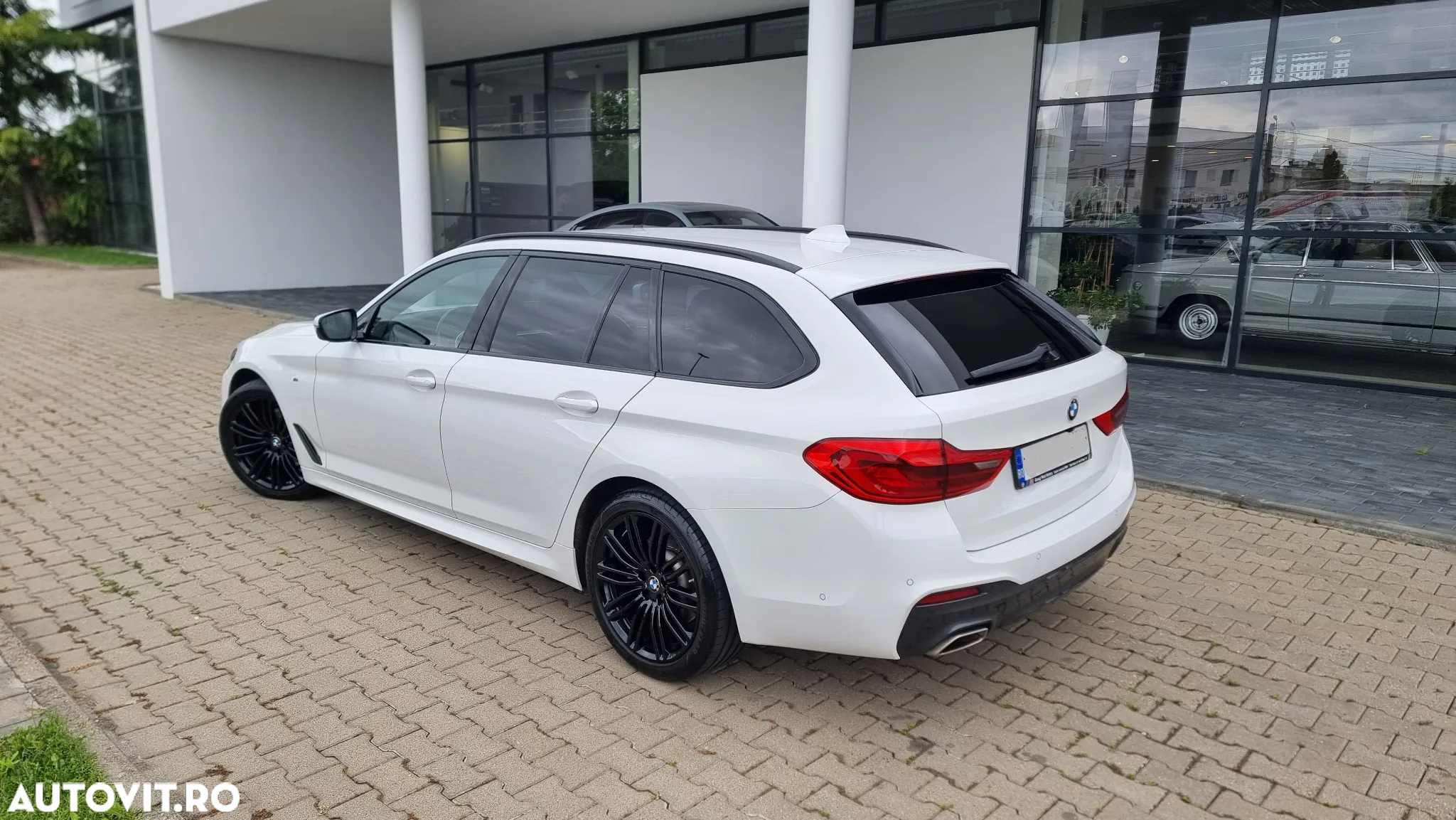 BMW Seria 5 520d Touring Aut. M Sport Edition - 3