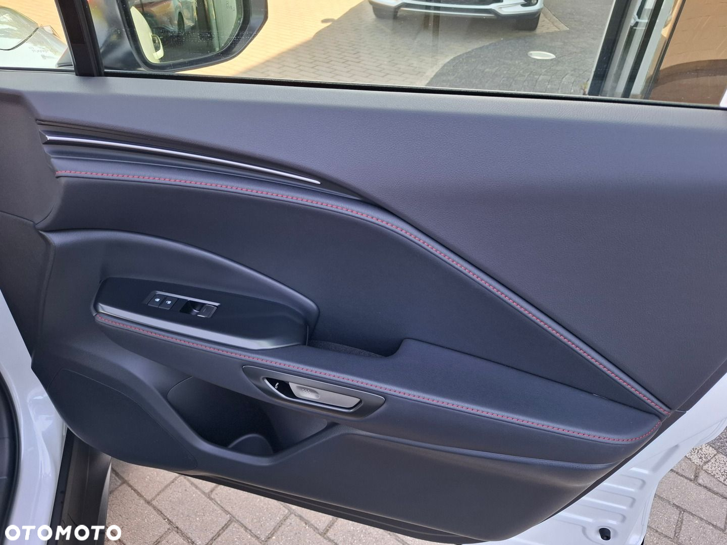 Lexus LBX 1.5 Hybrid Emotion - 21