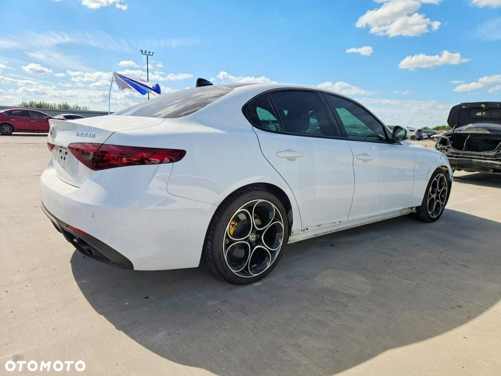 Alfa Romeo Giulia 2021 photo 4