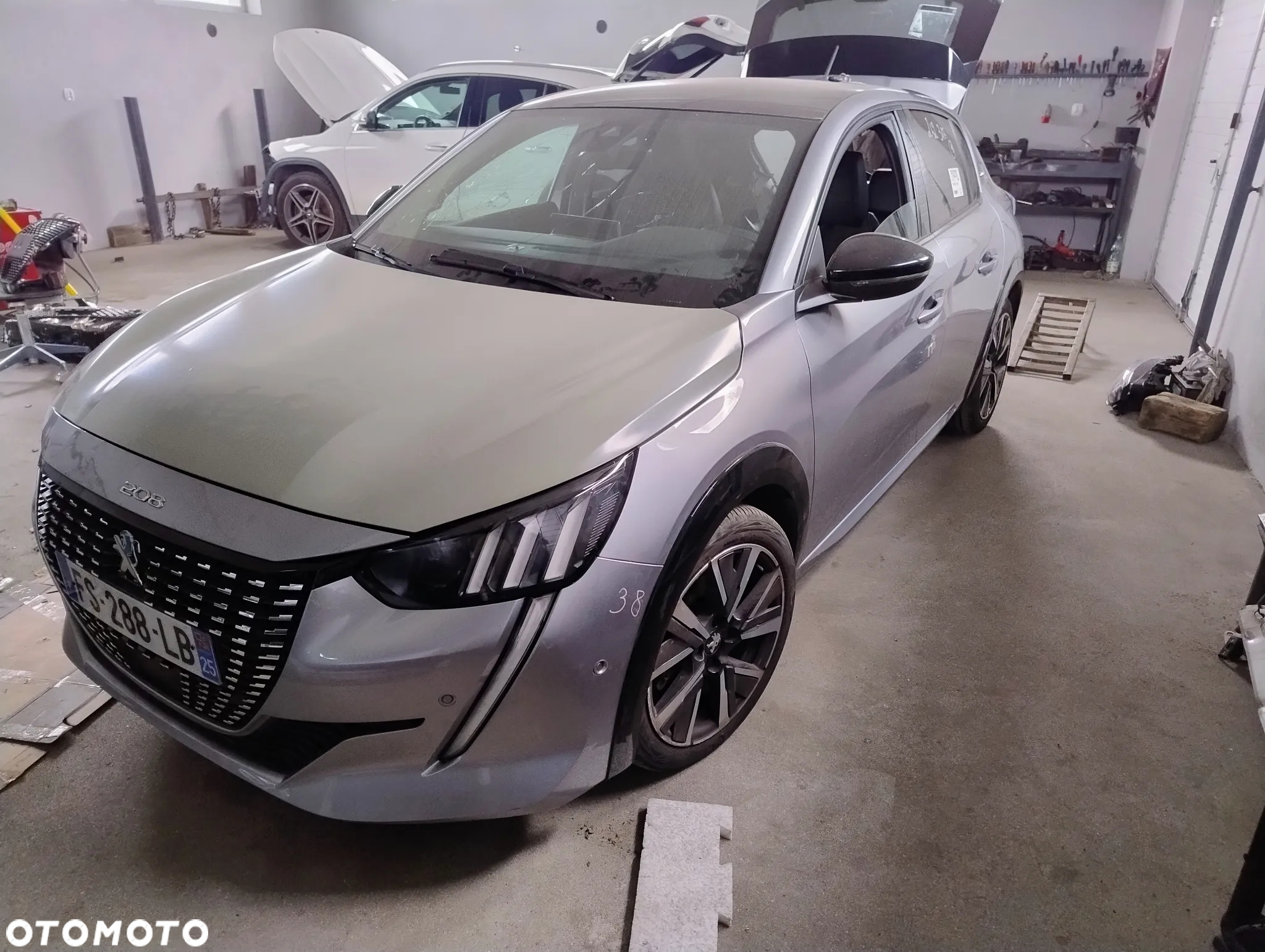 Peugeot 208 1.5 BlueHDi GT Line S&S - 32