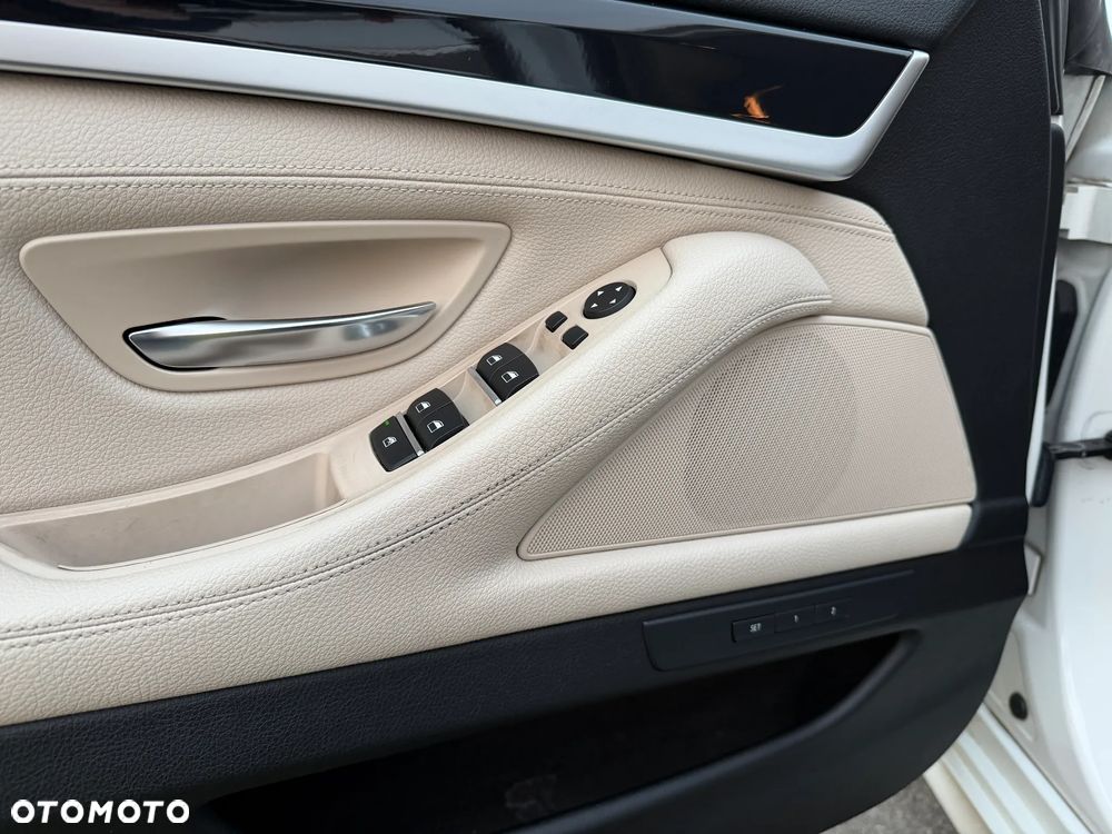 BMW Seria 5 528i xDrive Luxury Line - 12
