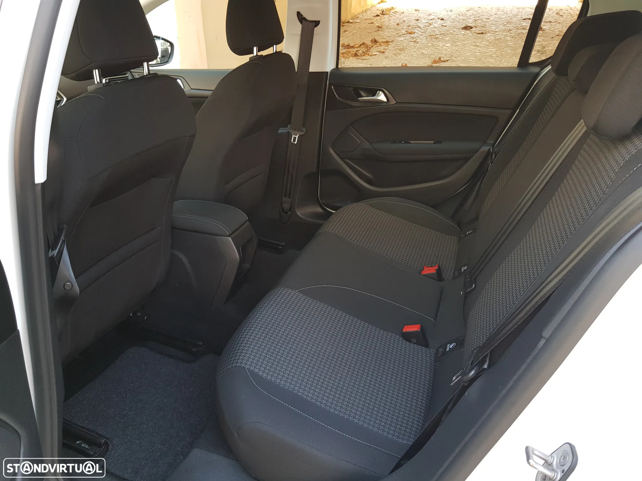 Peugeot 308 1.5 BlueHDi Style - 29