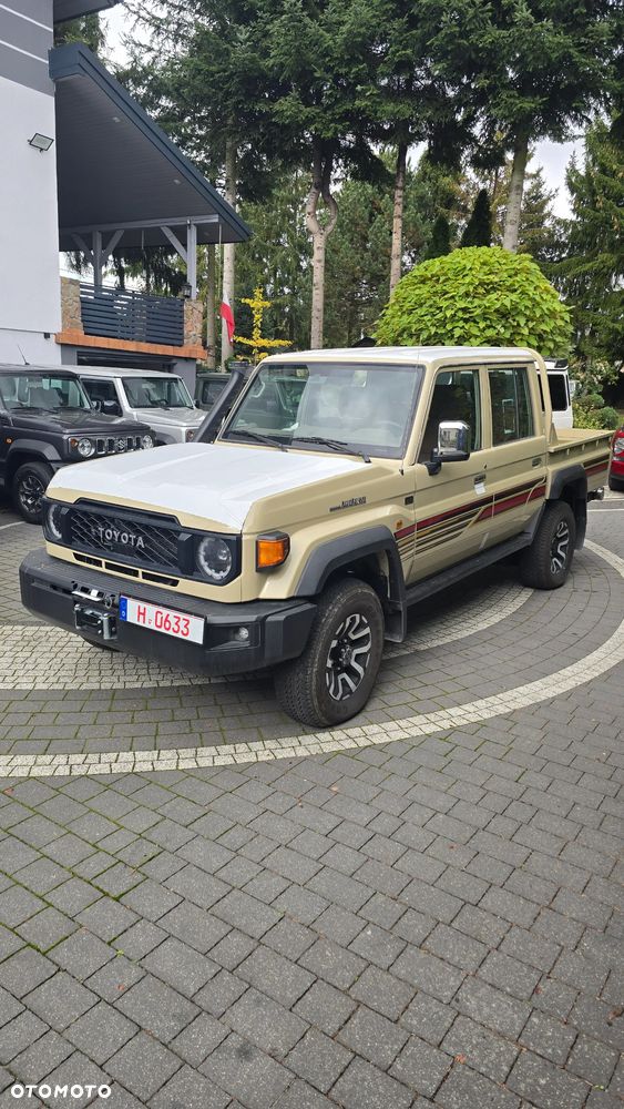 Toyota Land Cruiser - 1
