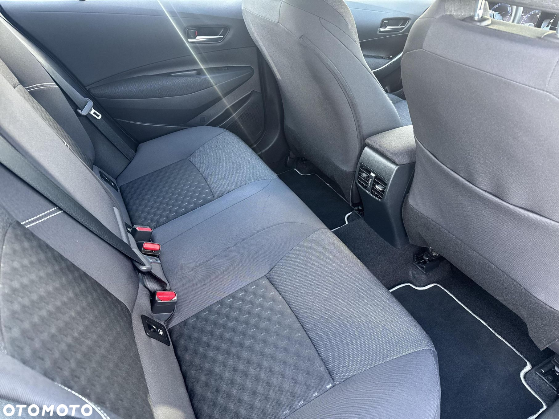 Toyota Corolla 1.8 Hybrid Comfort - 14