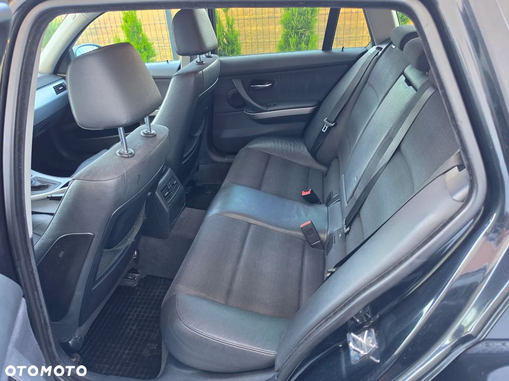 BMW Seria 3 318d - 15