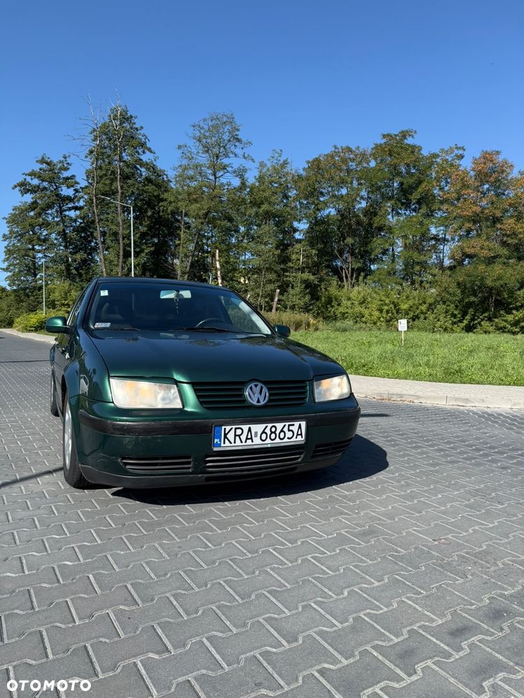 Volkswagen Bora 1.6 Basis - 1
