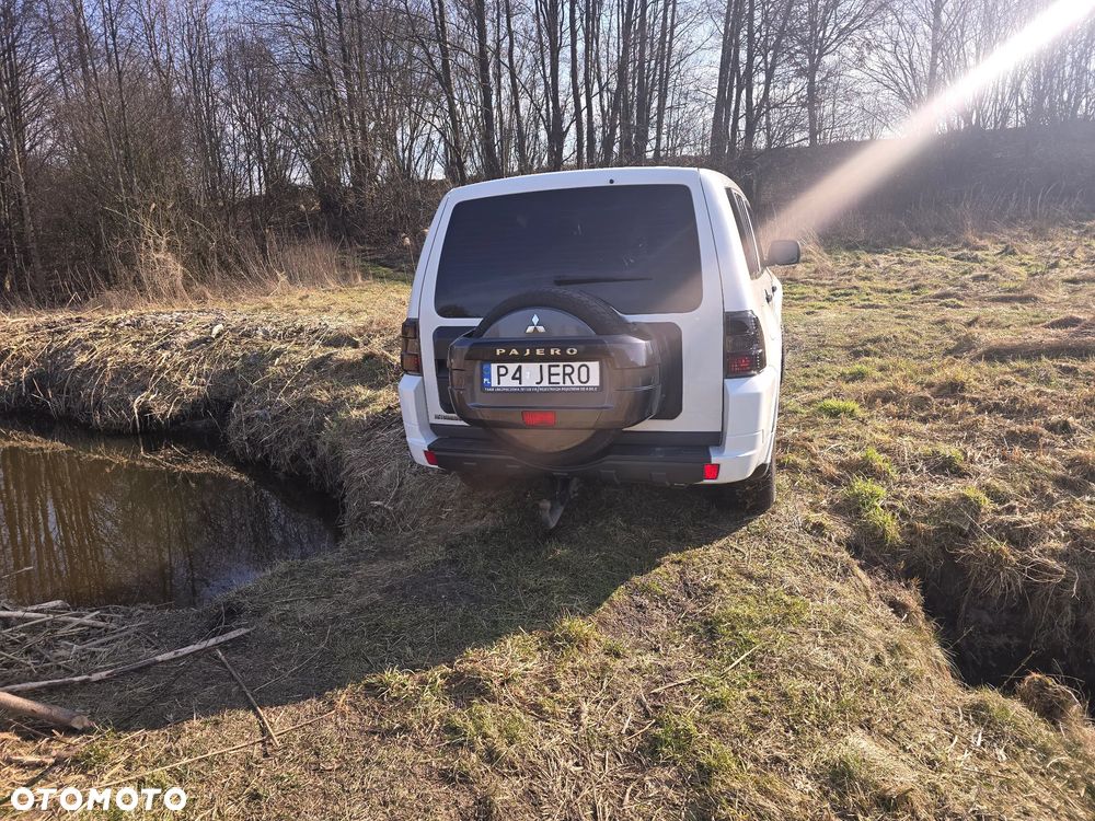 Mitsubishi Pajero - 4